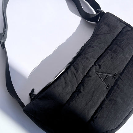 BORSA A TRACOLLA TRAPUNTATA